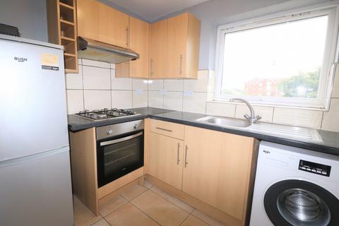 1 bedroom flat for sale, Gurney Close, Barking IG11