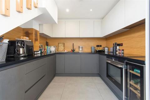 2 bedroom flat for sale, Quaker Street, London E1