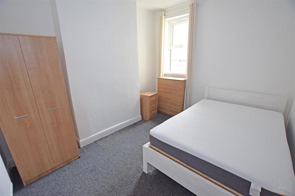 Bed1.jpg