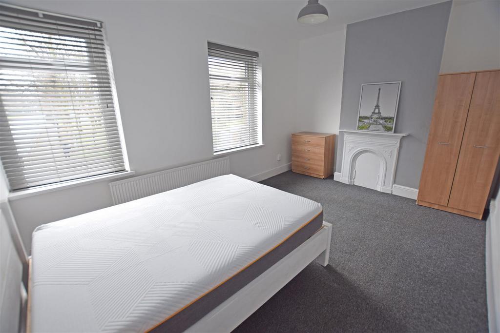Bed2.jpg