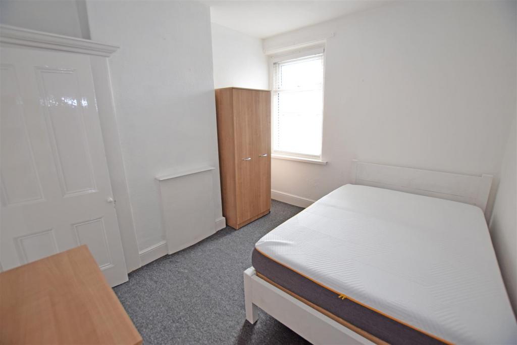 Bed3.jpg