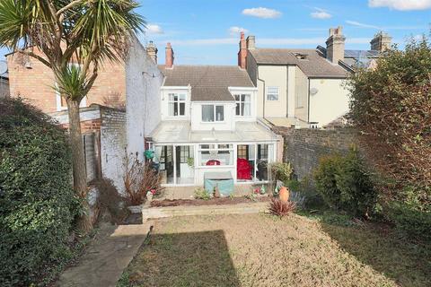 3 bedroom terraced house for sale, Carlton Road, Lowestoft