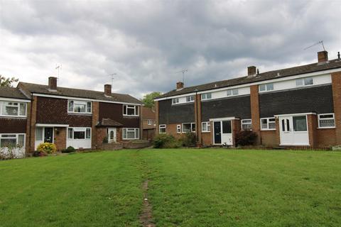 2 bedroom end of terrace house for sale, Bardsley Drive, Farnham GU9