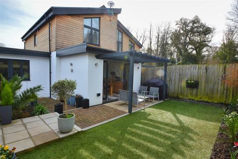 2 bedroom semi-detached house for sale, RYDE OUTSKIRTS