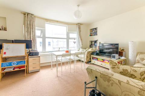 2 bedroom flat to rent, Ballards Lane N12, North Finchley, London, N12