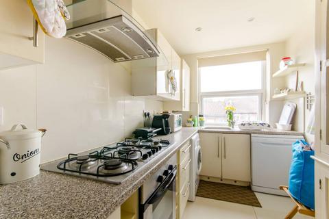 2 bedroom flat to rent, Ballards Lane N12, North Finchley, London, N12