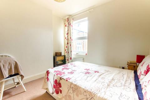 2 bedroom flat to rent, Ballards Lane N12, North Finchley, London, N12