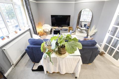 84a High Road, Byfleet, West Byfleet, KT14 7QW