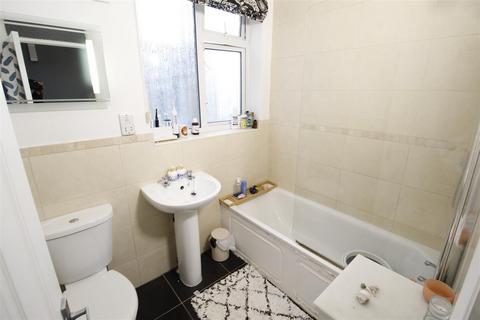 84a High Road, Byfleet, West Byfleet, KT14 7QW
