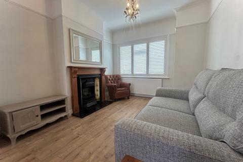 2 bedroom house to rent, Lodge Road, Wallington