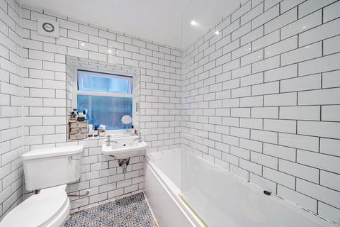 2 bedroom flat for sale, Milton Avenue, Highgate, London, N6