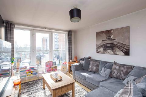 2 bedroom flat for sale, Lakeside Rise, Manchester M9