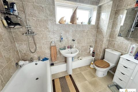 15 Cameron Close, Tiverton, EX16 5DB