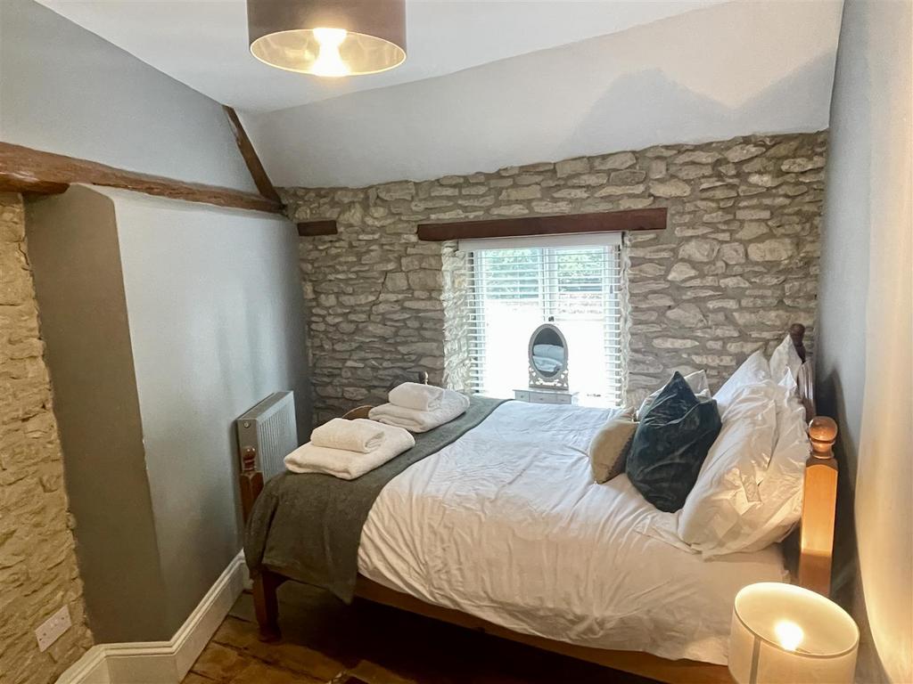Bedroom 2.JPEG