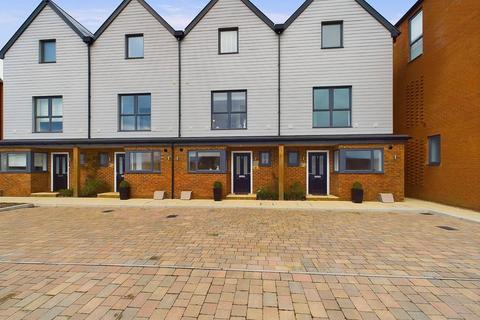 3 bedroom townhouse for sale, The Langham, Chilmington Lakes, Ashford, TN23