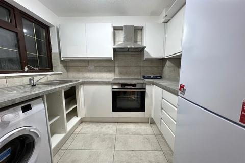 2 bedroom apartment to rent, Bertrand Way, SE28