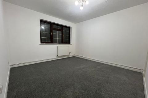 2 bedroom apartment to rent, Bertrand Way, SE28