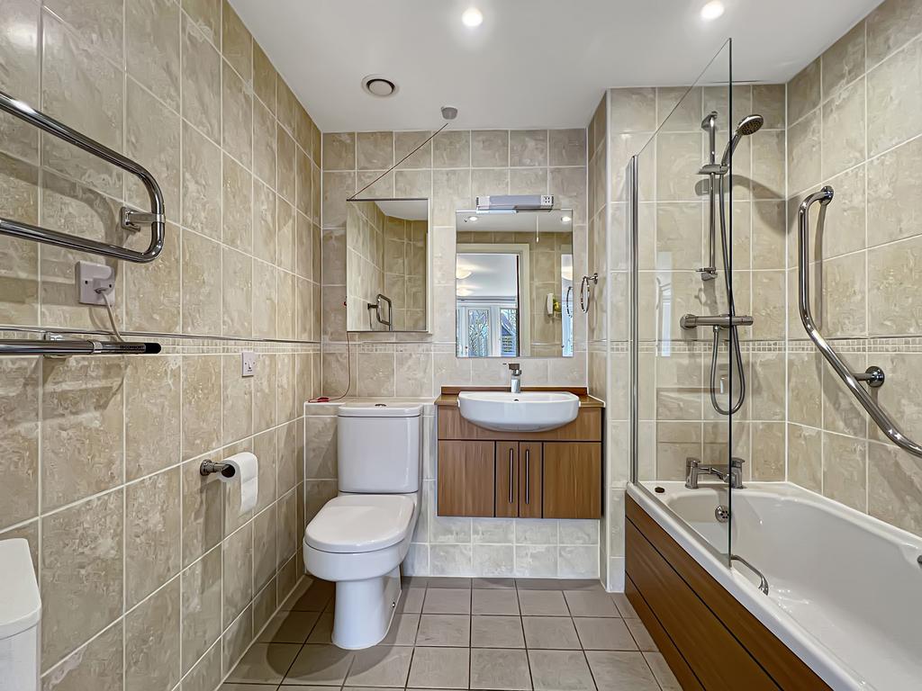 En Suite Bathroom