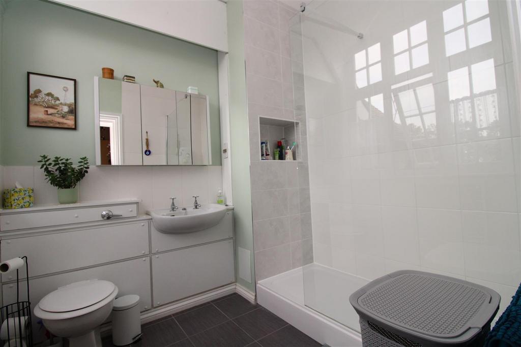 Ensuite furnished.JPG