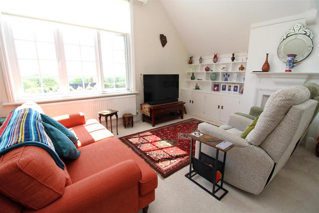 Lounge 3.JPG