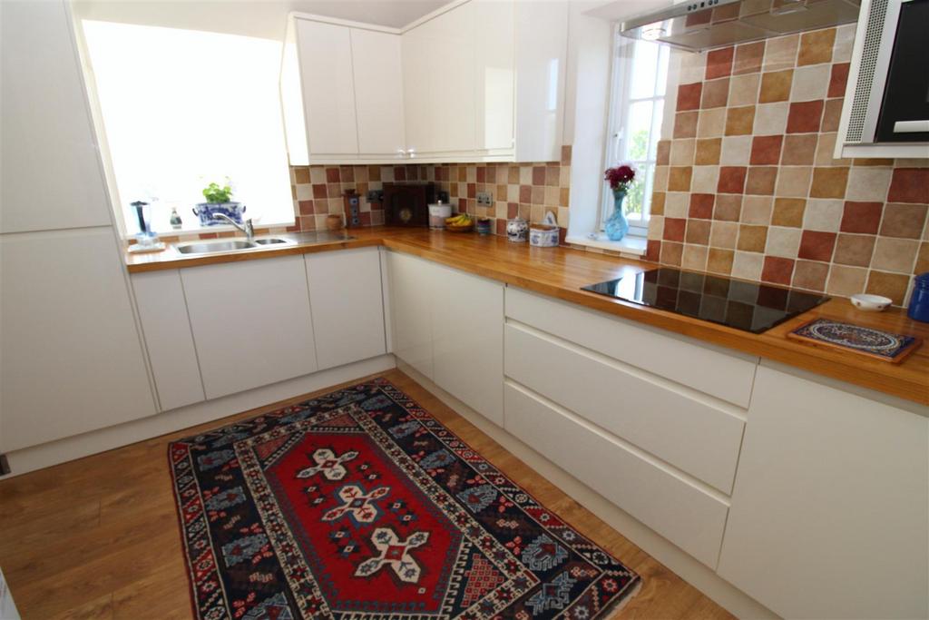 Kitchen 2.JPG