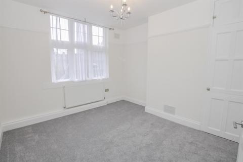 3 bedroom flat to rent, Meadway Court, Meadway, Golders Green NW11