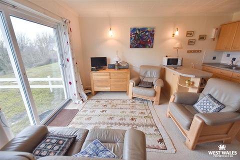 2 bedroom apartment for sale, Devon Court, Freshwater East, Pembroke