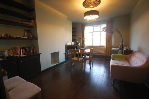 2 bedroom flat to rent, Hartington Road, London SW8