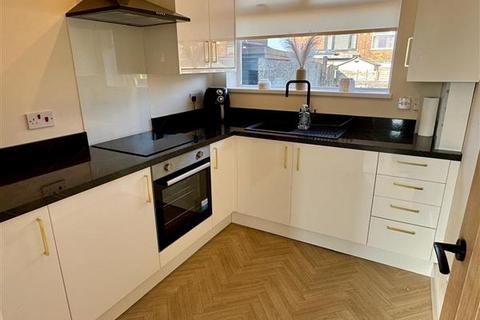 2 bedroom cluster house to rent, Argyll Road, Oldham