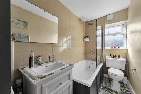 Flat D, 1 Manor Road, Beckenham, BR3 5JB