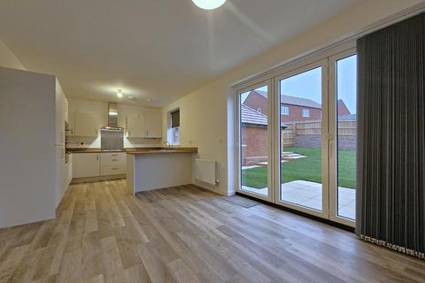 4 bedroom detached house to rent, Sandpit Close, Collingtree Park, Northampton NN4