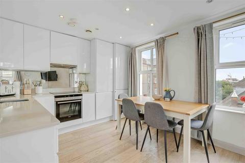 2 bedroom flat for sale, Baroc House, Greyhound Road, London