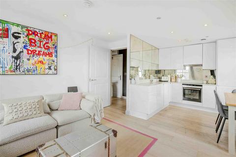 2 bedroom flat for sale, Baroc House, Greyhound Road, London