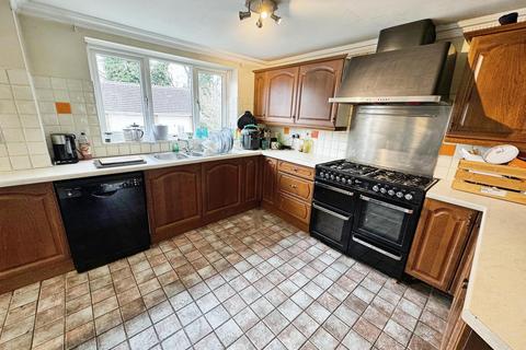 4 bedroom semi-detached house for sale, Gibbons Road, Telford TF2