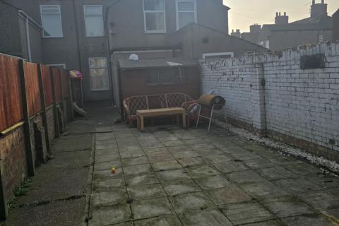 3 bedroom terraced house to rent, Duke Street, Grimsby DN32