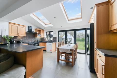 42 Chipstead Way, Banstead, SM7 3JP