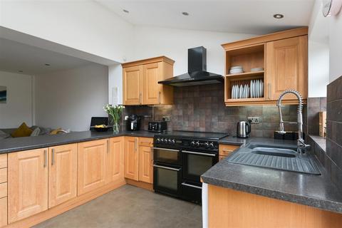 42 Chipstead Way, Banstead, SM7 3JP