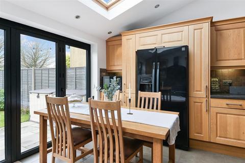 42 Chipstead Way, Banstead, SM7 3JP