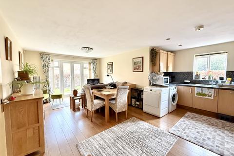 2 bedroom ground floor flat for sale, Dickens Close, Stratford-upon-Avon CV37