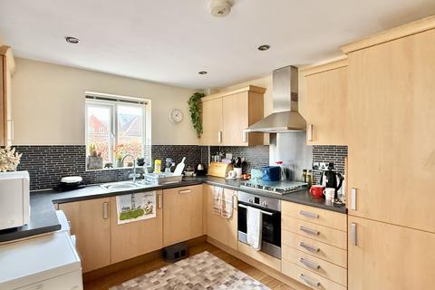 2 bedroom ground floor flat for sale, Dickens Close, Stratford-upon-Avon CV37