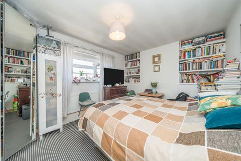 2 bedroom flat for sale, Queens Road, Twickenham TW1