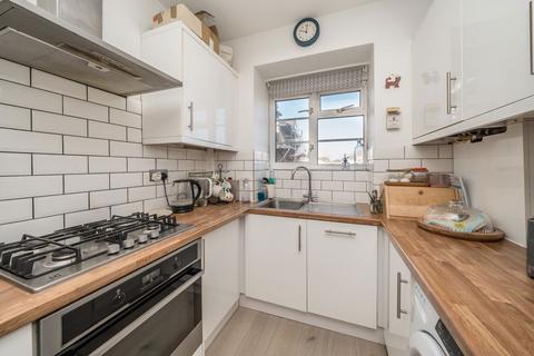 2 bedroom flat for sale, Queens Road, Twickenham TW1