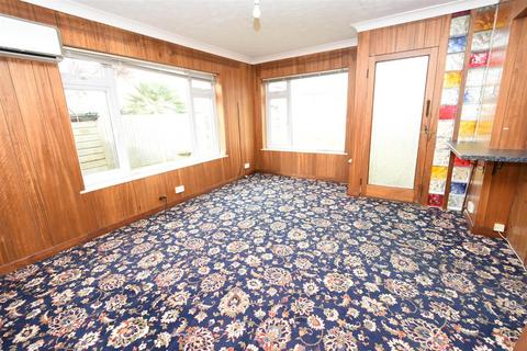 3 bedroom bungalow for sale, St. Annes Road, Canvey Island SS8