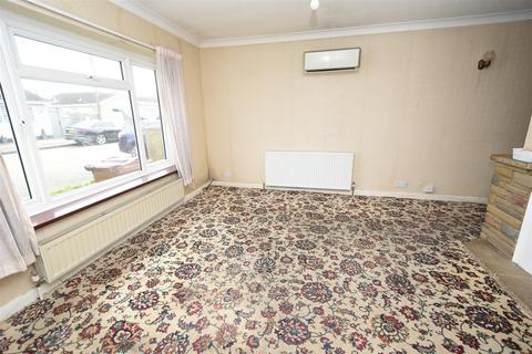 3 bedroom bungalow for sale, St. Annes Road, Canvey Island SS8