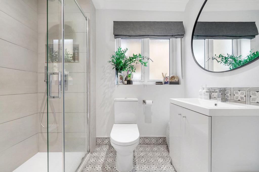 Bathroom 2.jpg
