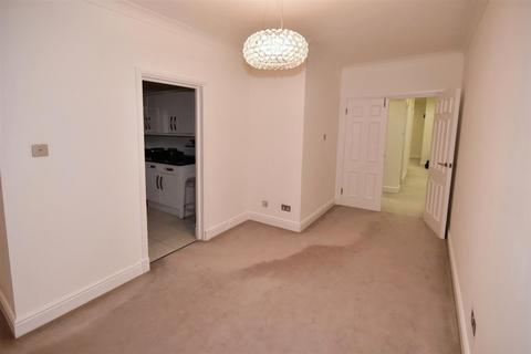 3 bedroom apartment for sale, Boleyn Court, Epping New Road, Buckhurst Hill IG9