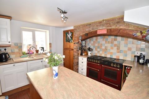 4 bedroom detached house for sale, Headcorn Road, Sandway, ME17
