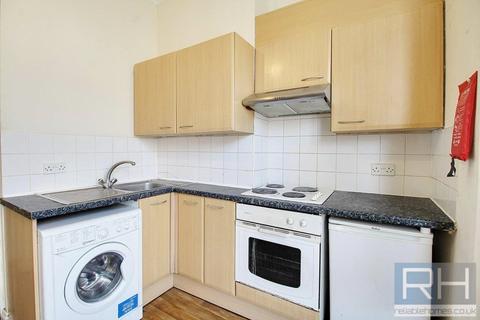 Studio to rent, Whittington Road, Bounds Green, London, N22