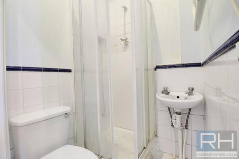 Studio to rent, Whittington Road, Bounds Green, London, N22