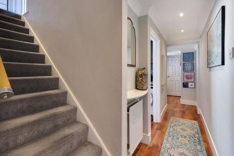 33 Cedar Drive, Edenbridge, TN8 5JP
